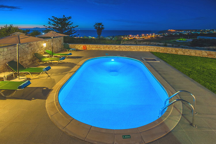Villa Stamatis - Swimmingpool bei Nacht